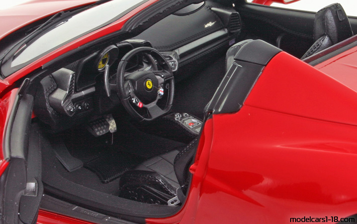 2011 - Ferrari 458 Spider Elite 1/18 (Червен) Интериор арматурно табло