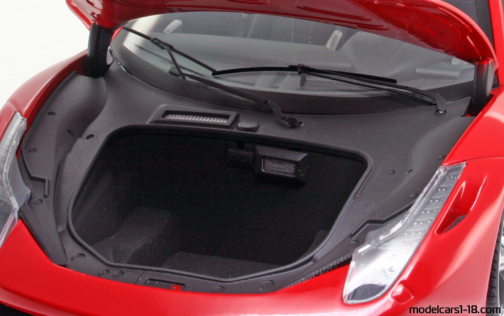 2011 - Ferrari 458 Spider Elite 1/18 (Червен) Багажник / Отварящи се фарове
