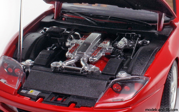 1996 - Ferrari 550 Maranello Bburago 1/18 (Червен) Двигател