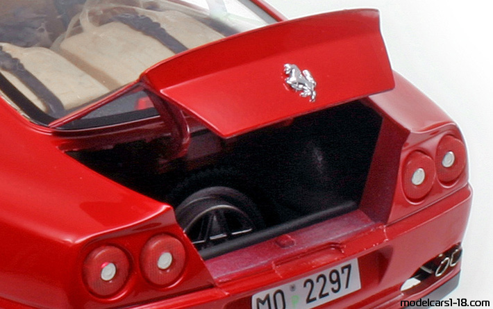 1996 - Ferrari 550 Maranello Bburago 1/18 (Червен) Багажник / Отварящи се фарове