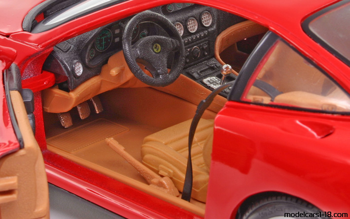 1996 - Ferrari 550 Maranello Maisto 1/18 (Червен) Интериор арматурно табло