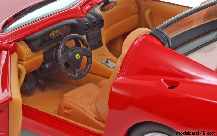 2006 - Ferrari 575 Superamerica Hot Wheels 1/18 (Червен) Интериор арматурно табло
