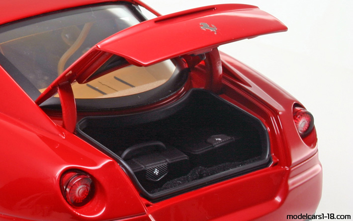 2006 - Ferrari 599 GTB Fiorano Elite 1/18 (Червен) Багажник / Отварящи се фарове