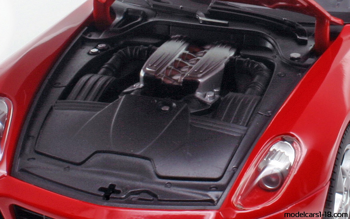 2006 - Ferrari 599 GTB Fiorano Hot Wheels 1/18 (Червен) Двигател