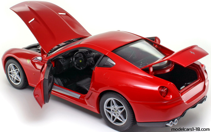 2006 - Ferrari 599 GTB Fiorano Hot Wheels 1/18 (Червен) Отваряеми части