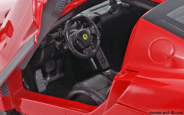2002 - Ferrari Enzo Ferrari Hot Wheels 1/18 (Червен) Интериор арматурно табло