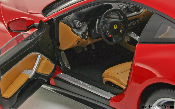2012 - Ferrari F12 Berlinetta Elite 1/18 (Червен) Интериор арматурно табло