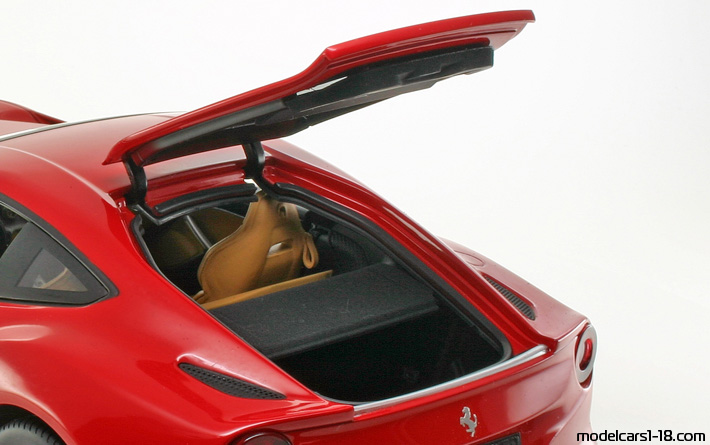 2012 - Ferrari F12 Berlinetta Elite 1/18 (Червен) Багажник / Отварящи се фарове
