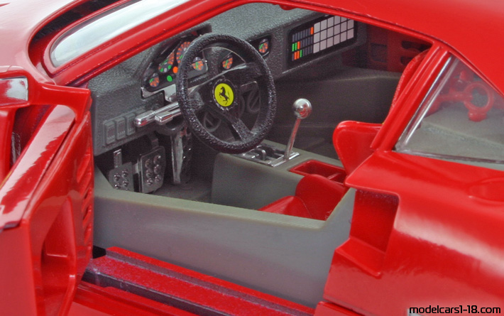 1987 - Ferrari F40 Bburago 1/18 (Red) Интериор арматурно табло