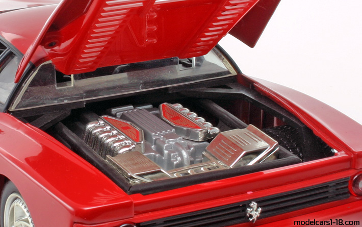 1994 - Ferrari F512M Hot Wheels 1/18 (Червен) Двигател