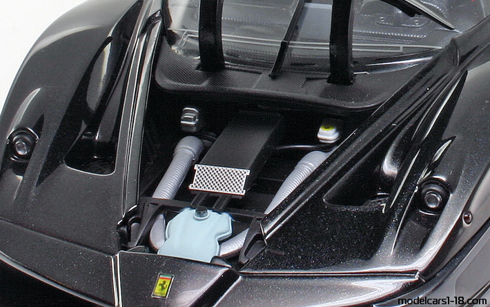 2005 - Ferrari FXX Elite 1/18 (Черен) Багажник / Отварящи се фарове