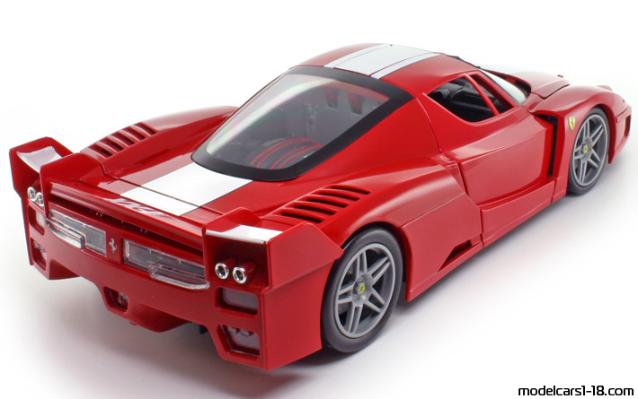 2005 - Ferrari FXX Hot Wheels 1/18 (Червен / Бял) Задна дясна страна