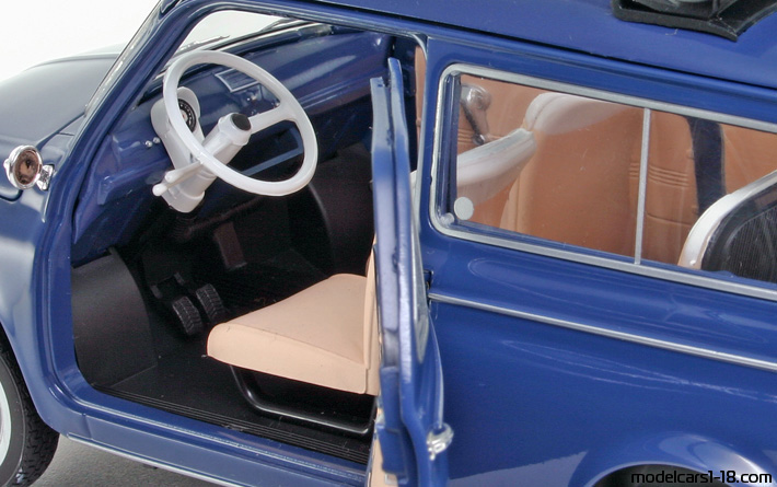 1960 - Fiat 500 Giardiniera Norev 1/18 (Син) Интериор арматурно табло