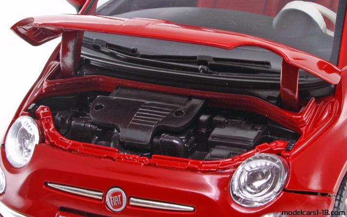 2007 - Fiat 500 Mondo Motors 1/18 (Черен) Двигател