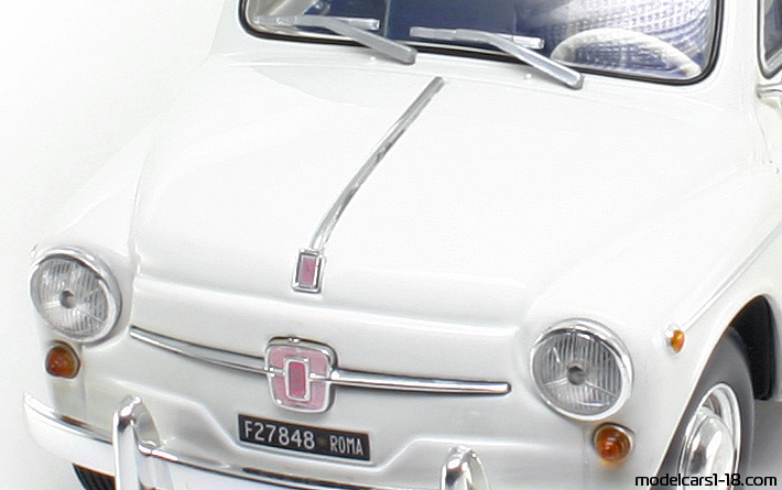 1960 - Fiat 600 D Revell 1/18 (Бял) Багажник / Отварящи се фарове