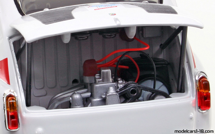 1962 - Fiat Abarth 1000 TC Revell 1/18 (Бял / Червен) Двигател