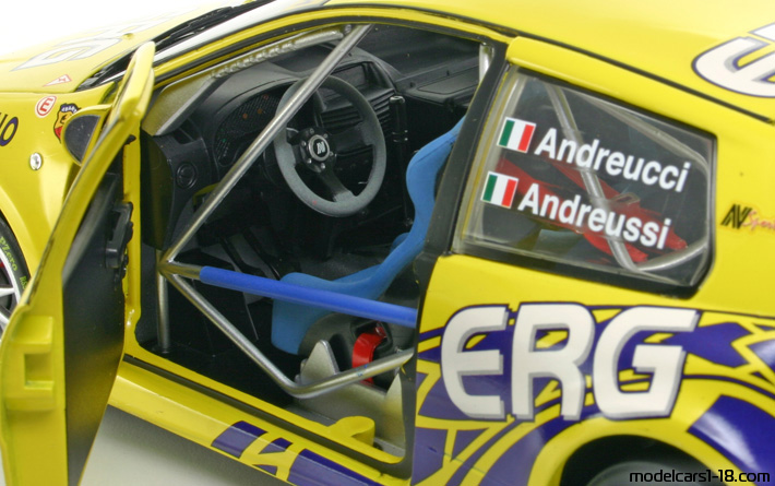 2003 - Fiat Punto Rally Ricko 1/18 (Жълт / Син) Интериор арматурно табло