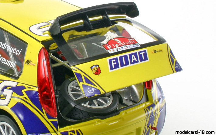 2003 - Fiat Punto Rally Ricko 1/18 (Жълт / Син) Багажник / Отварящи се фарове
