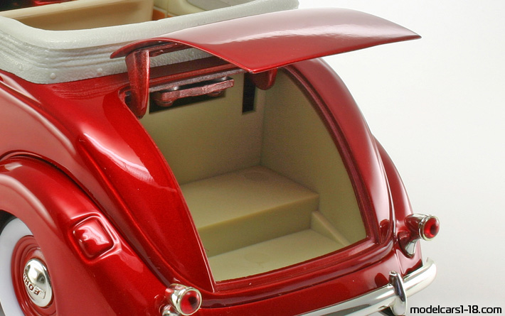 1937 - Ford Convertible Road Legends 1/18 (Червен) Багажник / Отварящи се фарове