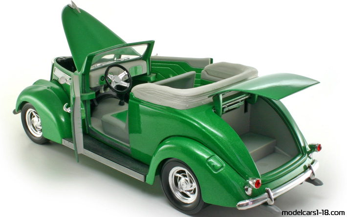 1937 - Ford Convertible Road Legends 1/18 (Зелен) Отваряеми части