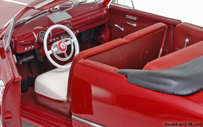 1949 - Ford Convertible Maisto 1/18 (Червен) Интериор арматурно табло