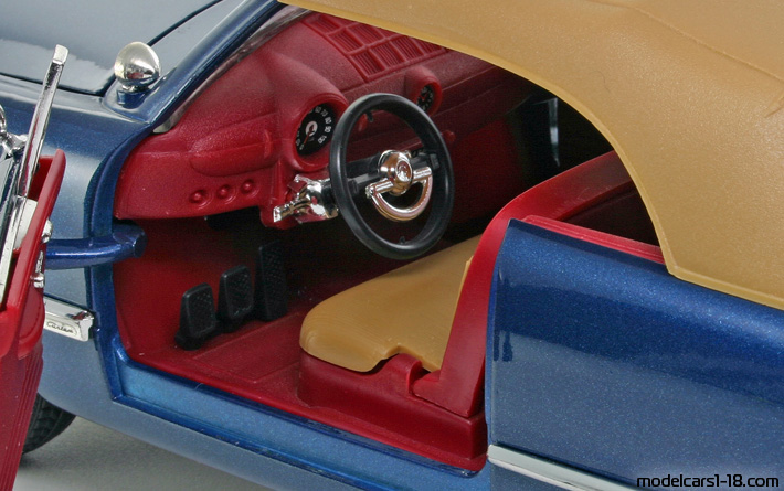 1949 - Ford Convertible Mira 1/18 (Син) Интериор арматурно табло