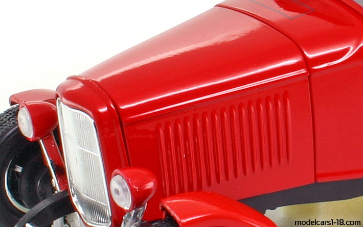 1932 - Ford Coupe (Model B) Motor Max 1/18 (Червен) Двигател