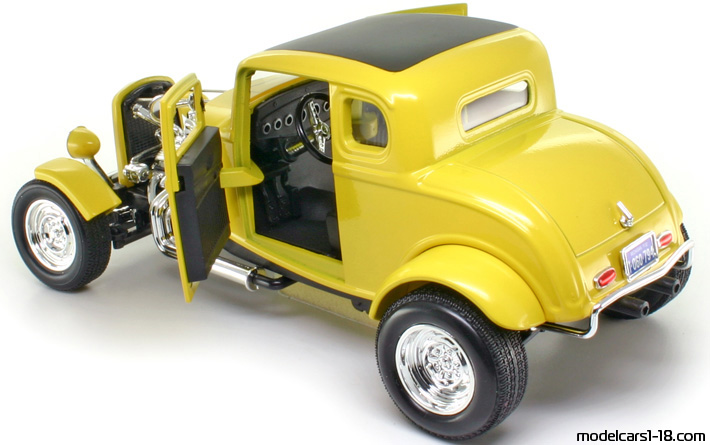1932 - Ford Coupe (Model B) Motor Max 1/18 (Жълт) Отваряеми части