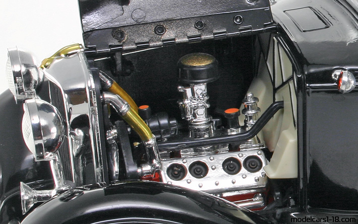 1932 - Ford Coupe (Model B) Road Signature 1/18 (Черен) Двигател