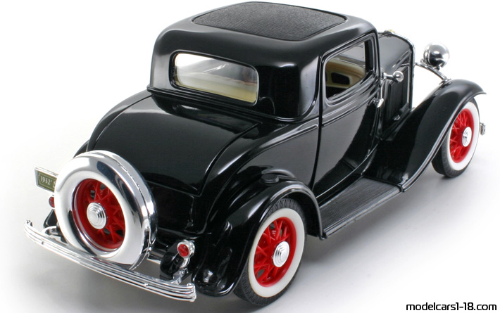 1932 - Ford Coupe (Model B) Road Signature 1/18 (Черен) Задна дясна страна