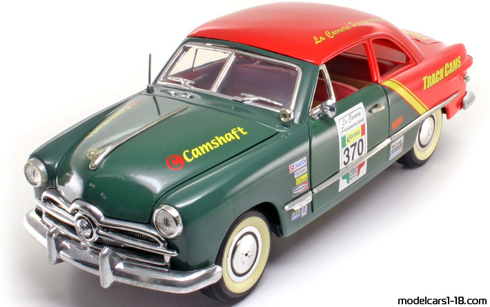 1949 - Ford Coupe Mira 1/18 (Зелен / Червен) Предна лява страна