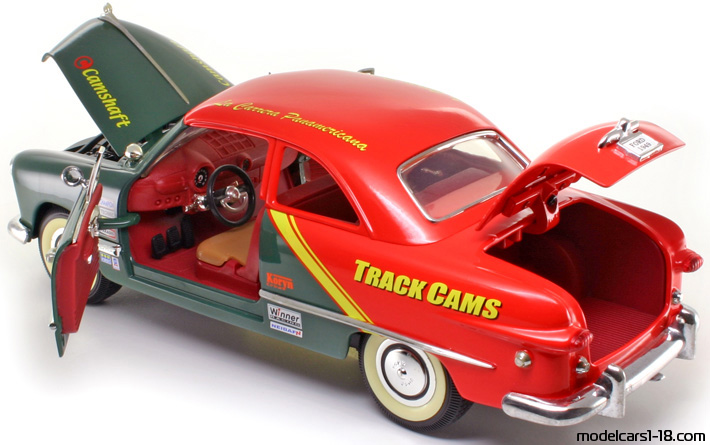 1949 - Ford Coupe Mira 1/18 (Зелен / Червен) Отваряеми части