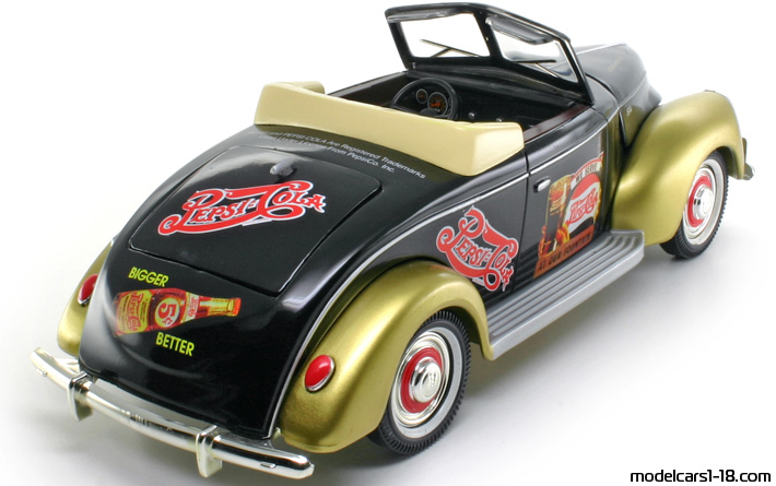 1940 - Ford Deluxe Golden Wheel Diecast 1/20 (Черен / Жълт) Задна дясна страна