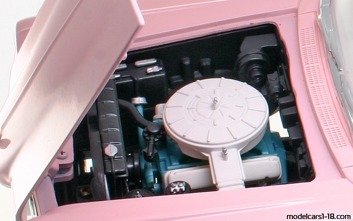 1957 - Ford Edsel Yat Ming 1/18 (Розов / Бял) Двигател