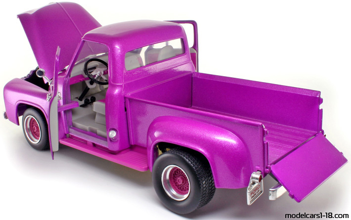 1953 - Ford F-100 Road Legends 1/18 (Лилав) Отваряеми части