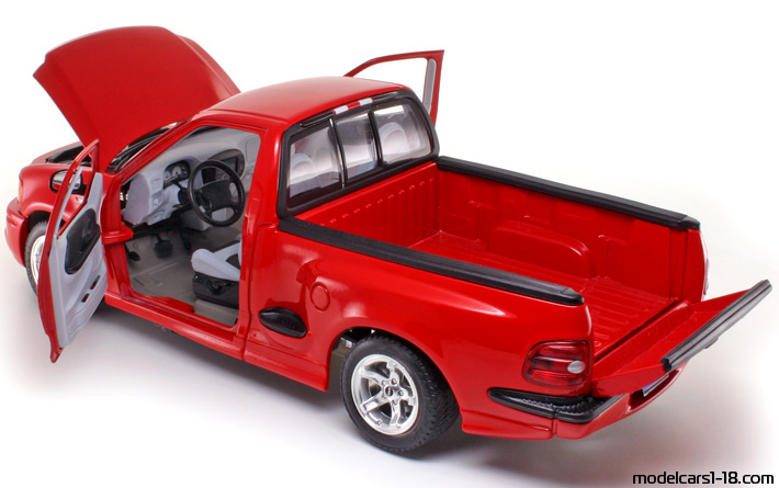 1999 - Ford F-150 SVT Lightning Maisto 1/21 (Червен) Отваряеми части