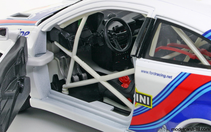 2002 - Ford Focus WRC Bburago 1/18 (Бял / Син) Интериор арматурно табло