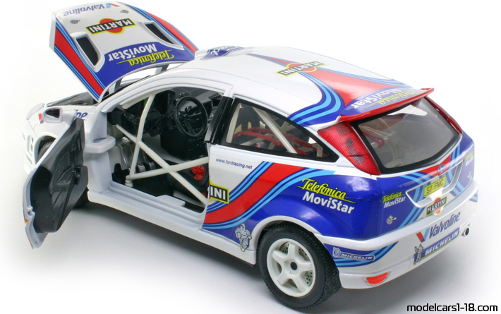 2002 - Ford Focus WRC Bburago 1/18 (Бял / Син) Отваряеми части