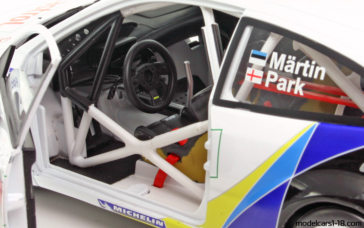 2003 - Ford Focus WRC Solido 1/18 (Бял / Син) Интериор арматурно табло