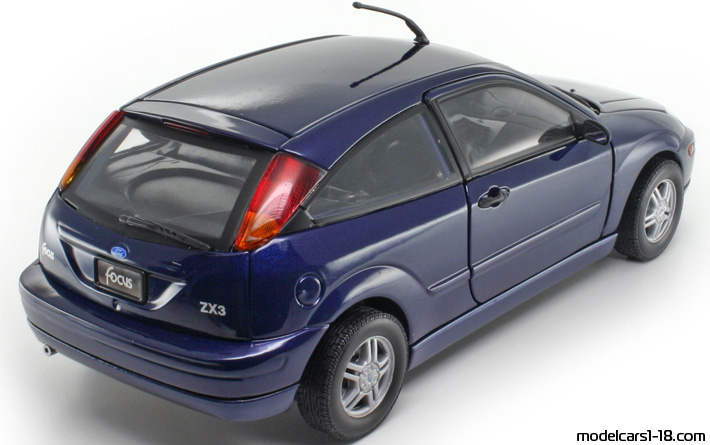 2002 - Ford Focus ZX3 Motor Max 1/18 (Син) Задна дясна страна