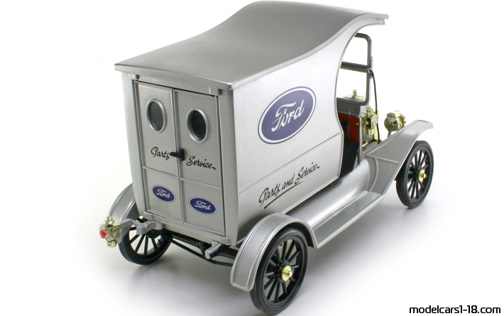 1913 - Ford Model T Delivery Universal Hobbies 1/18 (Сребрист) Задна дясна страна