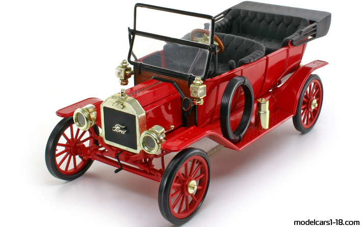 1908 - Ford Model T Universal Hobbies 1/18 (Blue) Предна лява страна