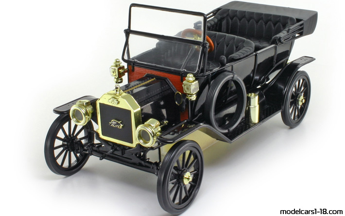 1908 - Ford Model T Universal Hobbies 1/18 (Черен) Предна лява страна