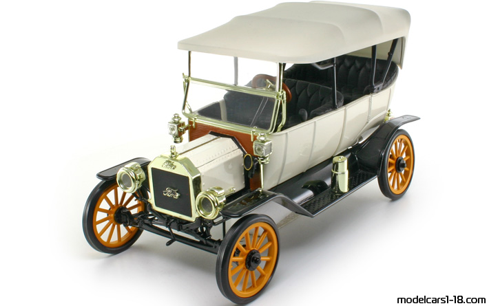 1908 - Ford Model T Universal Hobbies 1/18 (White / Черен) Предна лява страна