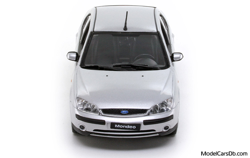 2000 - Ford Mondeo Minichamps 1/43 (Сребрист) Предница