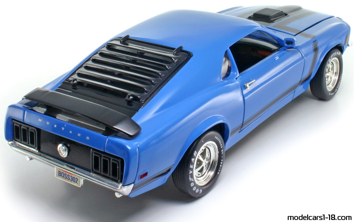 1970 - Ford Mustang Boss 302 ERTL 1/18 (Син / Черен) Задна дясна страна