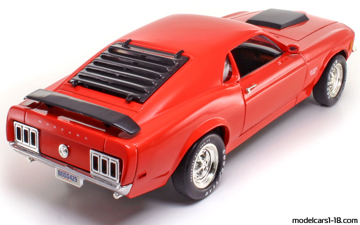 1970 - Ford Mustang Boss 429 ERTL 1/18 (Червен) Задна дясна страна