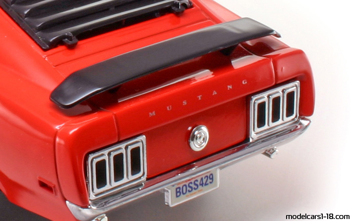 1970 - Ford Mustang Boss 429 ERTL 1/18 (Червен) Багажник / Отварящи се фарове