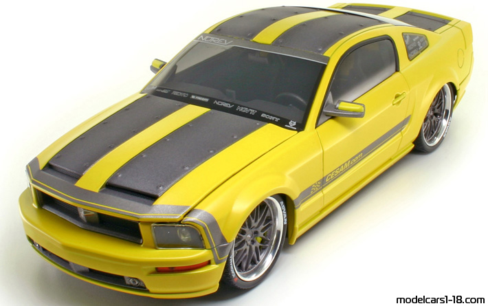 2007 - Ford Mustang Cesam Norev 1/18 (Жълт / Сив) Предна лява страна