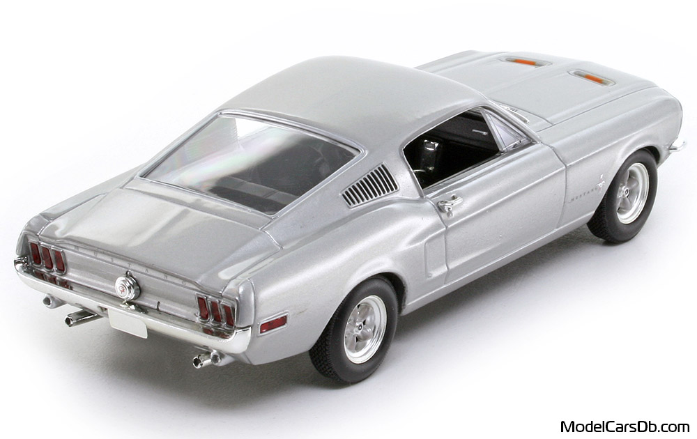 1968 - Ford Mustang Fastback Minichamps 1/43 (Сребрист) Задна дясна страна